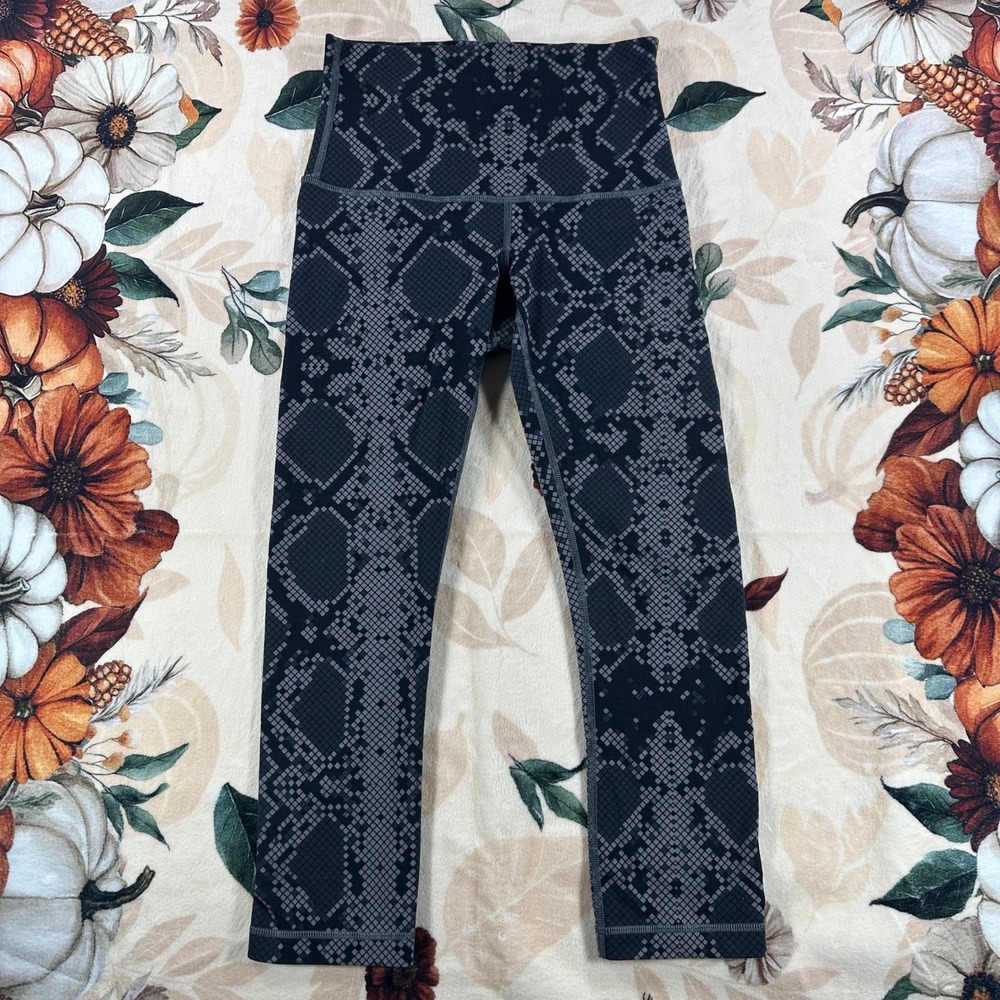 Lululemon Womens High Rise Cropped Leggings Black Gray Snakeskin Fits Size 4
